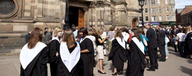 大专毕业怎样去英国留学？(专科毕业去英国留学)