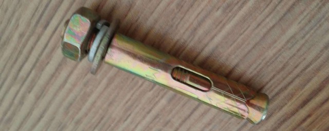 如何取出断掉的螺丝(怎样取出断掉的螺丝)