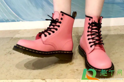 马丁靴的折痕怎么消(马丁靴鞋面的折痕怎么处理) 马丁靴的折痕怎么消(马丁靴鞋面的折痕怎么处理)