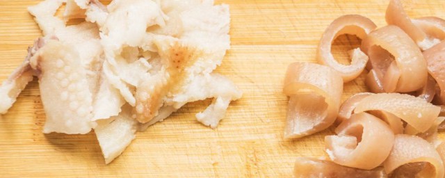 如何去掉肉皮上面的肥油(肉皮上油怎么去掉)