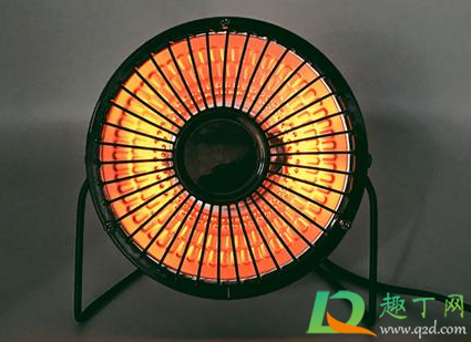 电取暖器冬天刚开时候散热片有响声(电暖器发出响声)