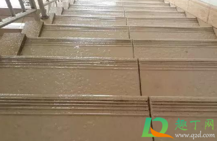 回南天跟梅雨季节一样吗(回南天与梅雨天区别)