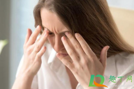 为什么下眼睑有一个小洞(下眼睑有一个小洞是什么)