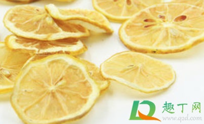 干柠檬片变褐色还能喝吗(柠檬片变成深褐色还能喝吗)