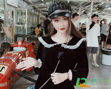 胖人穿金丝绒半身裙显胖吗(胖的人穿金丝绒的会不会显胖)