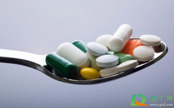 打了新冠疫苗可以吃消炎药吗(打了新冠疫苗可以吃消炎药吗?牙龈肿痛)