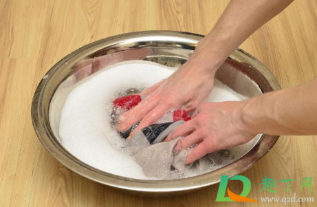 红墨水能用牙膏洗掉吗(牙膏能洗衣服上的墨水吗)