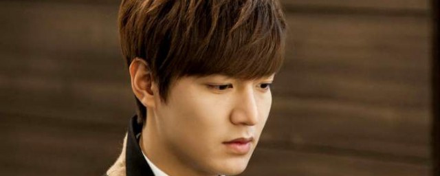 男生日常化妆简单教程解答(男化妆步骤 初学者)