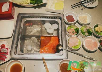 海底捞单人套餐可以两个人吃吗(海底捞双人套餐可以三个人吃吗)