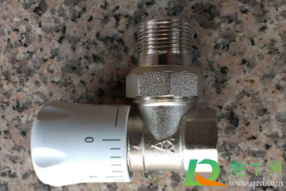 暖气片阀门怎么开最热(暖气片的阀门开关怎么调最暖和)