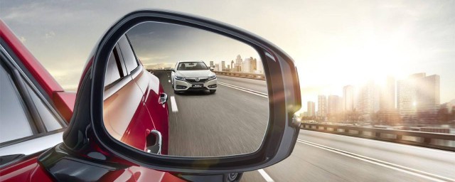 判断后车距离很重要(怎样判断会车车身距离)