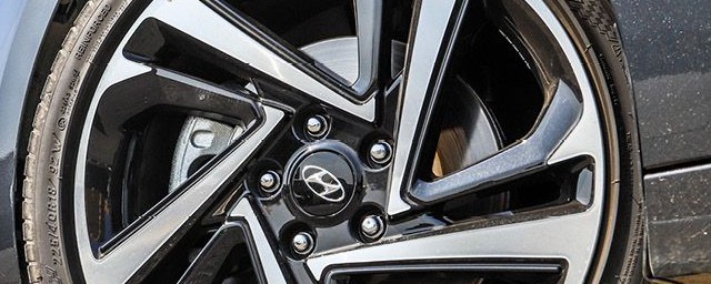 菲斯塔轮胎气压多少合适具体答案(北京现代菲斯塔的轮胎气压正常是多少)