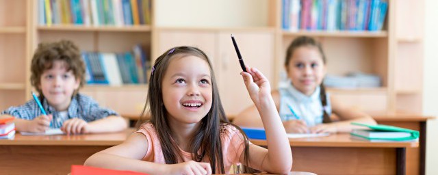 开学自我介绍怎么说(开学自我介绍怎么说几十字简单)