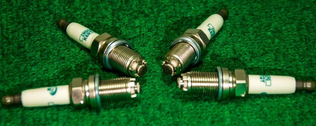 火花塞的作用(摩托车火花塞的作用)