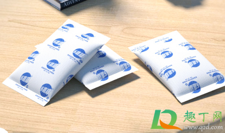 除湿剂水滴在地上怎么清除(除湿剂里面的水漏了怎么处理)