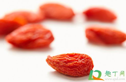老公吃枸杞下面硬的很正常吗(吃枸杞子老是硬) 老公吃枸杞下面硬的很正常吗(吃枸杞子老是硬)