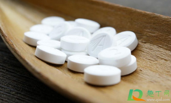 打了新冠疫苗可以吃消炎药吗(打了新冠疫苗可以吃消炎药吗?牙龈肿痛)