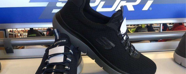 斯凯奇女运动鞋搭配方法介绍(斯凯奇女式运动休闲鞋)