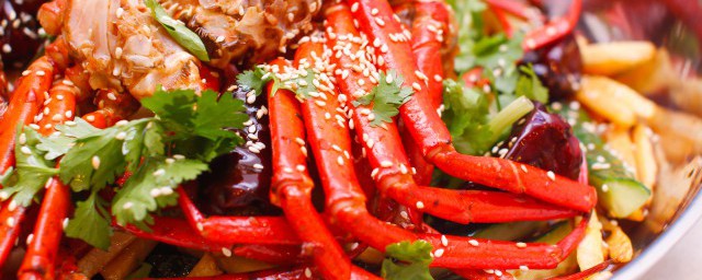 在家简单做出夜宵硬菜辣炒螃蟹(家常香辣蟹怎么炒)