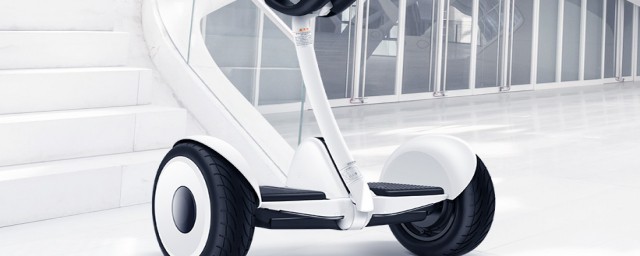 平衡车红灯闪但不走原因分析(平衡车一边红灯一直闪)