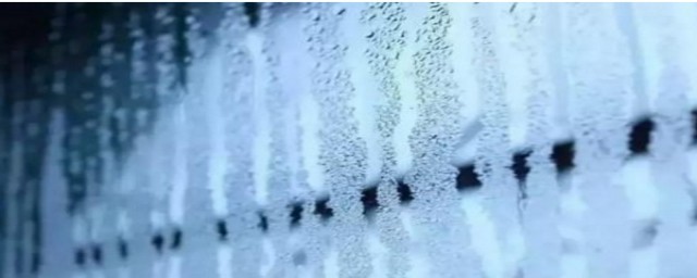 怎么可以出去阳台的玻璃雾(阳台玻璃起雾怎么去除)