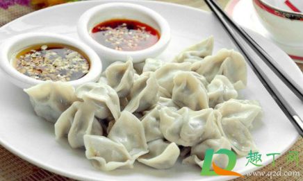 水饺怎么煮不粘在一起(水饺煮出来放在一起怎么能不粘一块)