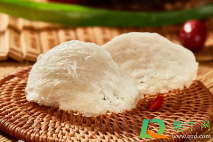 泡好的燕窝有异味还能吃吗(燕窝泡出来有味道)