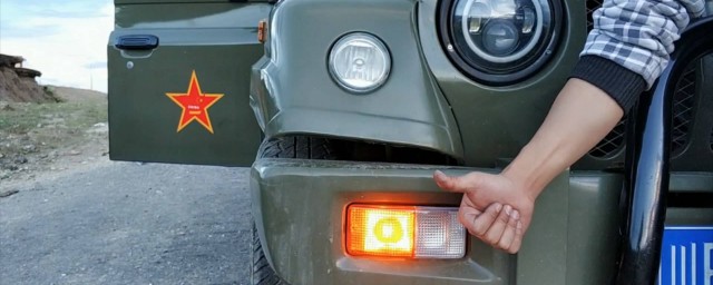 汽车转向灯怎么打(汽车转向灯怎么打视频)