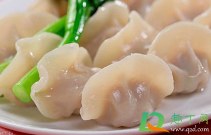 水饺怎么煮不粘在一起(水饺煮出来放在一起怎么能不粘一块)