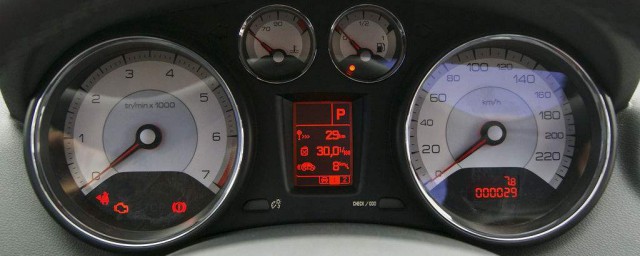 东风标致新408胎压监测在哪里显示?(标致408胎压报警中控台显示)