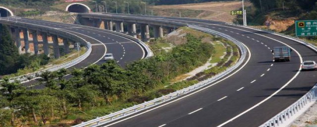 开车走国道更省钱(汽车走国道还是高速省钱)