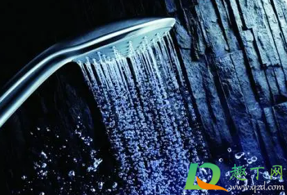 耳朵进水掏不出来怎么办(耳朵掏出水了怎么办)