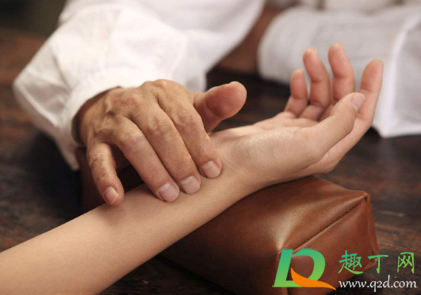 小肚子隐隐作痛怎么回事(小肚子隐隐作痛怎么回事女性腰疼)