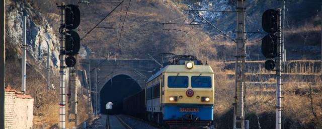 火车上带白酒的规定(火车允许带白酒)