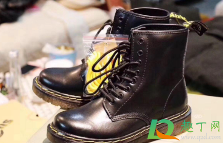 马丁靴的折痕怎么消(马丁靴鞋面的折痕怎么处理)