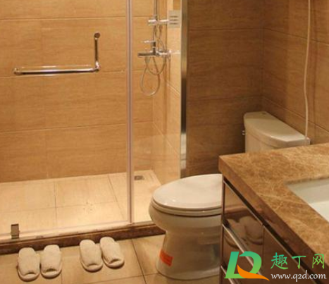 卫生间老有滴水声找不到原因是马桶吗(卫生间楼上马桶位置老有滴水声音)