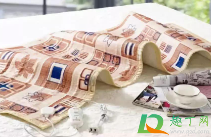 电热毯上面能铺棉被吗(电热毯能不能铺在棉絮上面)