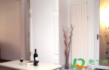 立式暖气片哪个是进水口(立式暖气片进水口和出水口怎么区分)