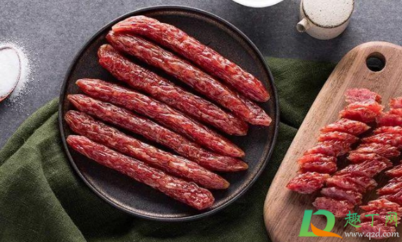 灌香肠猪肉用去皮吗(灌香肠肉需要洗吗)