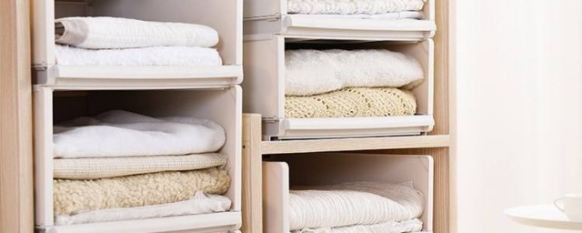 教你如何节省空间收纳衣服的妙招(怎么整理房间和收纳衣服节省空间)