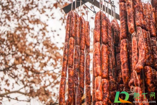 怎样判断出香肠晒好了(香肠晒到什么状态才算晒好)