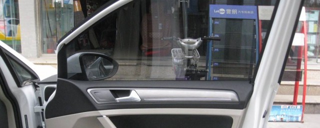 汽车玻璃升降跑偏怎么办(汽车玻璃往上升跑偏)