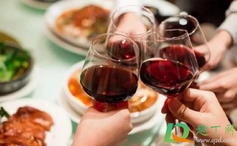 酒桌上敬酒时怎么说感谢的话(敬酒给感谢的话怎么说话) 酒桌上敬酒时怎么说感谢的话(敬酒给感谢的话怎么说话)