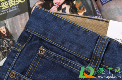 劣质牛仔裤的味道怎么清洗(劣质牛仔裤味道刺鼻怎么去除)