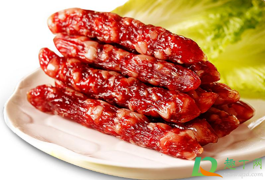 香肠晒得流油还需要晒吗(晒香肠会不会滴油) 香肠晒得流油还需要晒吗(晒香肠会不会滴油)