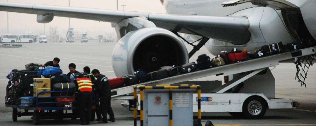 托运行李的尺寸是怎样的(托运行李的尺寸要求多少寸)