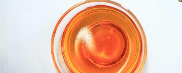 头孢和酒一起吃会产生双硫仑样反应(什么是双硫仑样反应?喝酒为啥不能吃头孢药?)