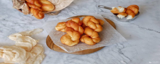 教你软麻花怎么保持永久松软(怎么做麻花软又松)