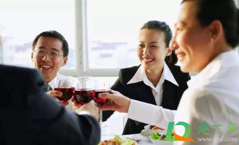 酒桌上敬酒时怎么说感谢的话(敬酒给感谢的话怎么说话) 酒桌上敬酒时怎么说感谢的话(敬酒给感谢的话怎么说话)