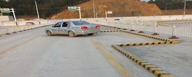 侧方停车位设计标准(侧方位停车标准车位)